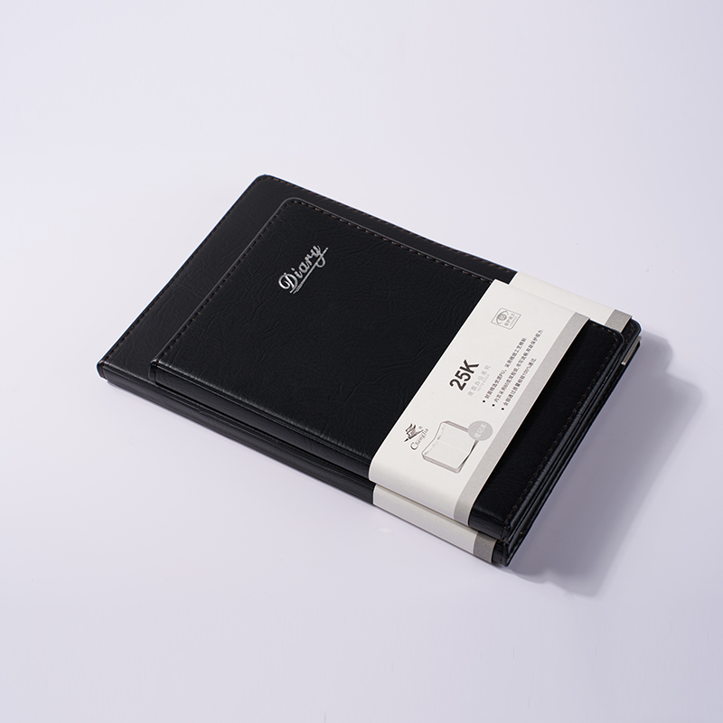 Простой ноутбук с мягкой кожаной обложкой и логотипом Простой ноутбук с мягкой кожаной обложкой и логотипом
